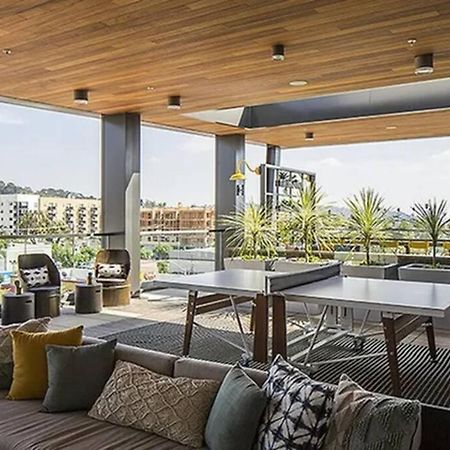 Modern And Lavish Apartment グレンデール エクステリア 写真