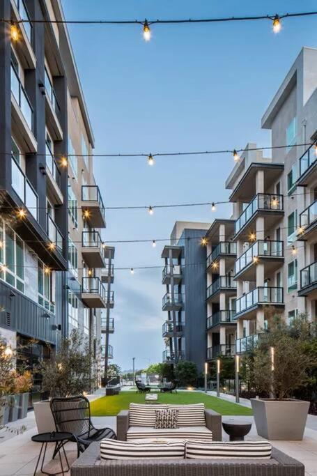 Modern And Lavish Apartment グレンデール エクステリア 写真