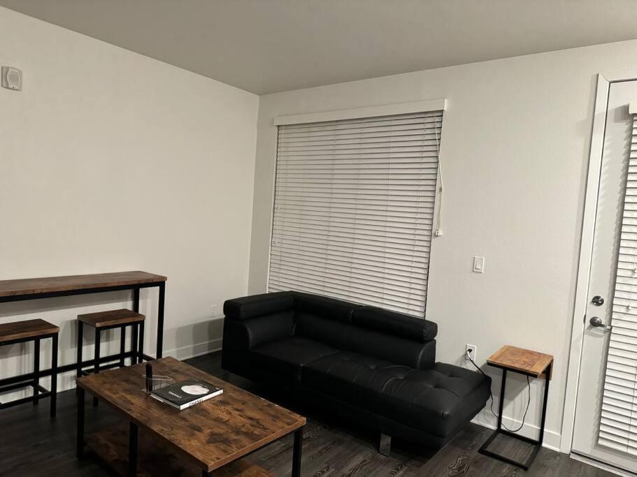 Modern And Lavish Apartment グレンデール エクステリア 写真
