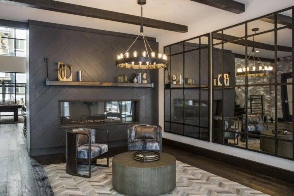 Modern And Lavish Apartment グレンデール エクステリア 写真