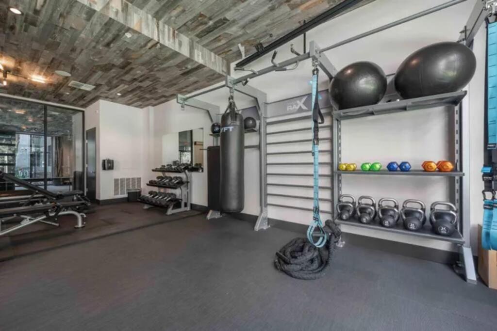 Modern And Lavish Apartment グレンデール エクステリア 写真
