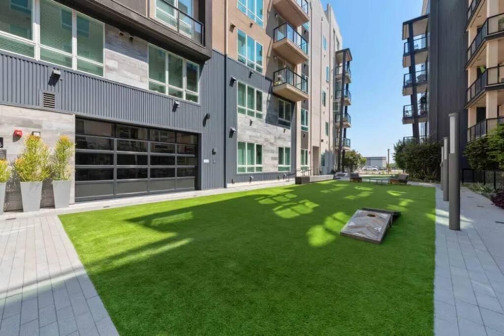 Modern And Lavish Apartment グレンデール エクステリア 写真