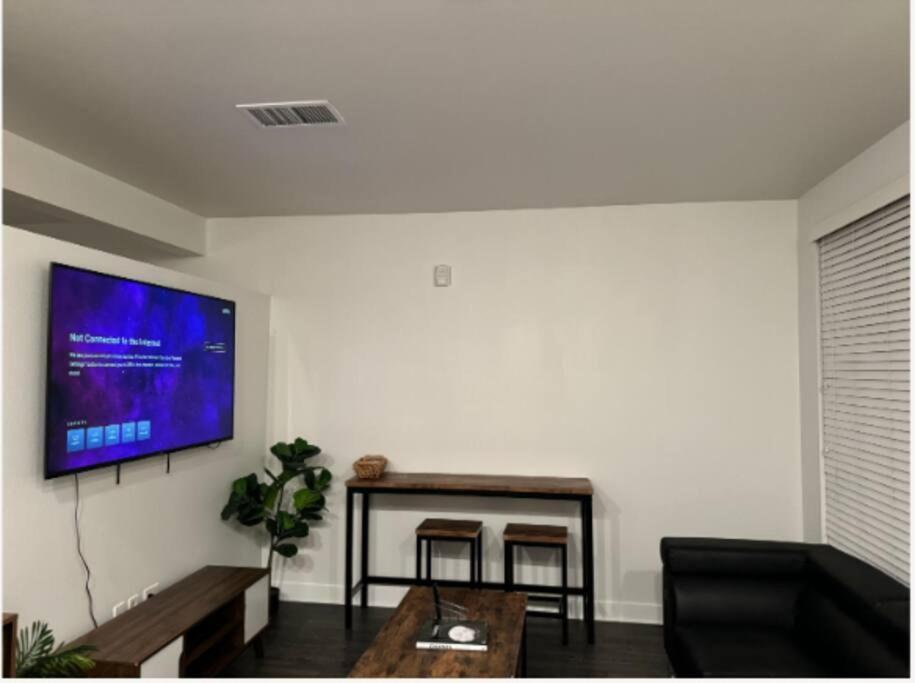 Modern And Lavish Apartment グレンデール エクステリア 写真