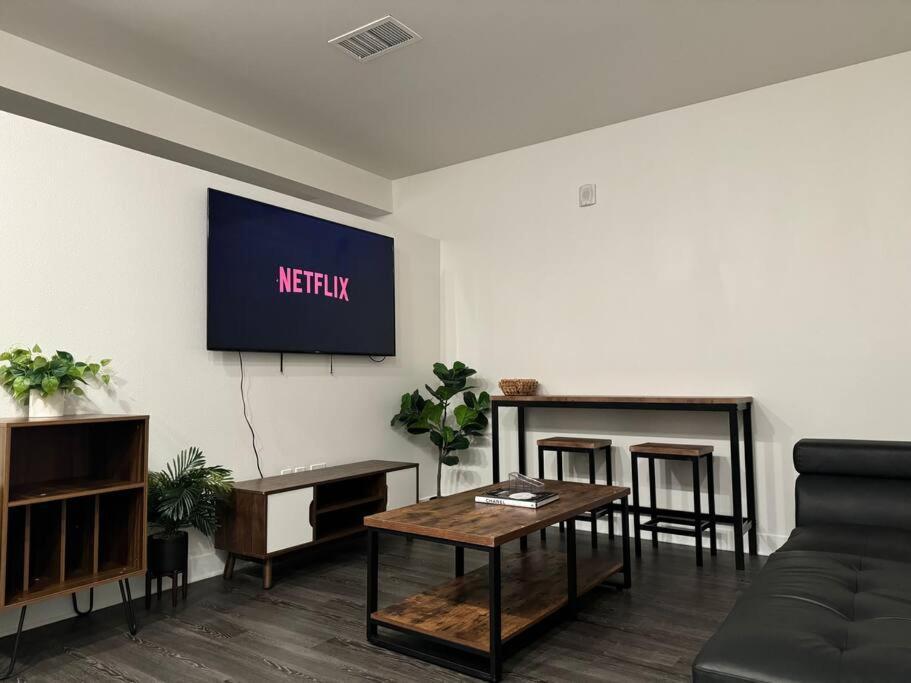 Modern And Lavish Apartment グレンデール エクステリア 写真