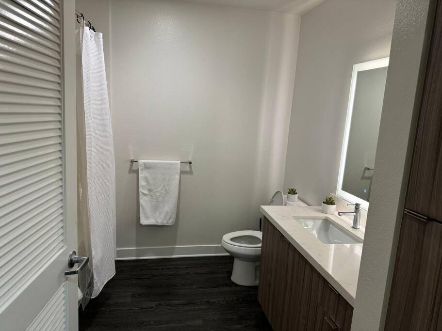 Modern And Lavish Apartment グレンデール エクステリア 写真