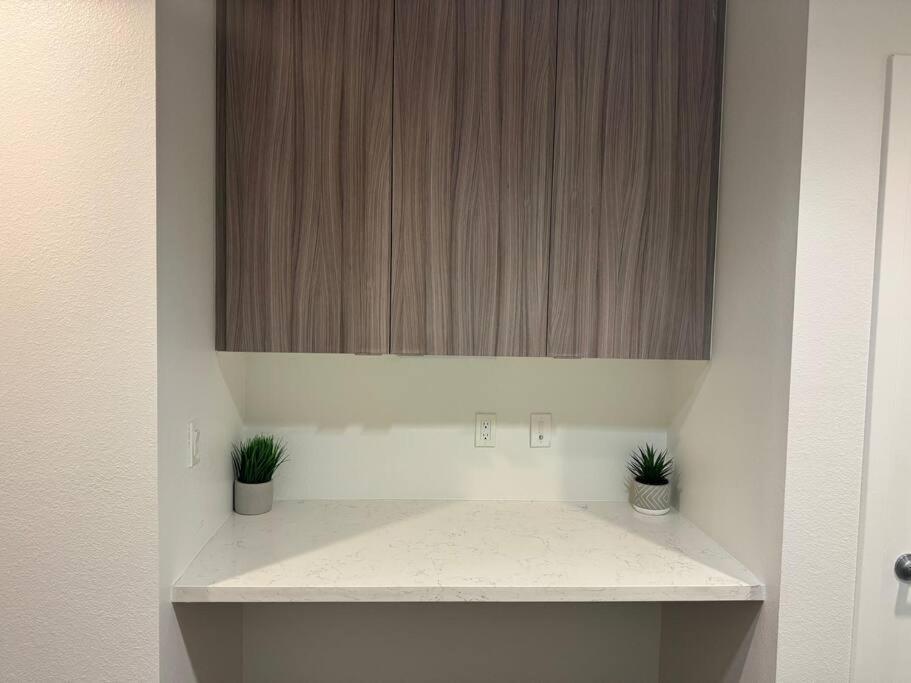 Modern And Lavish Apartment グレンデール エクステリア 写真