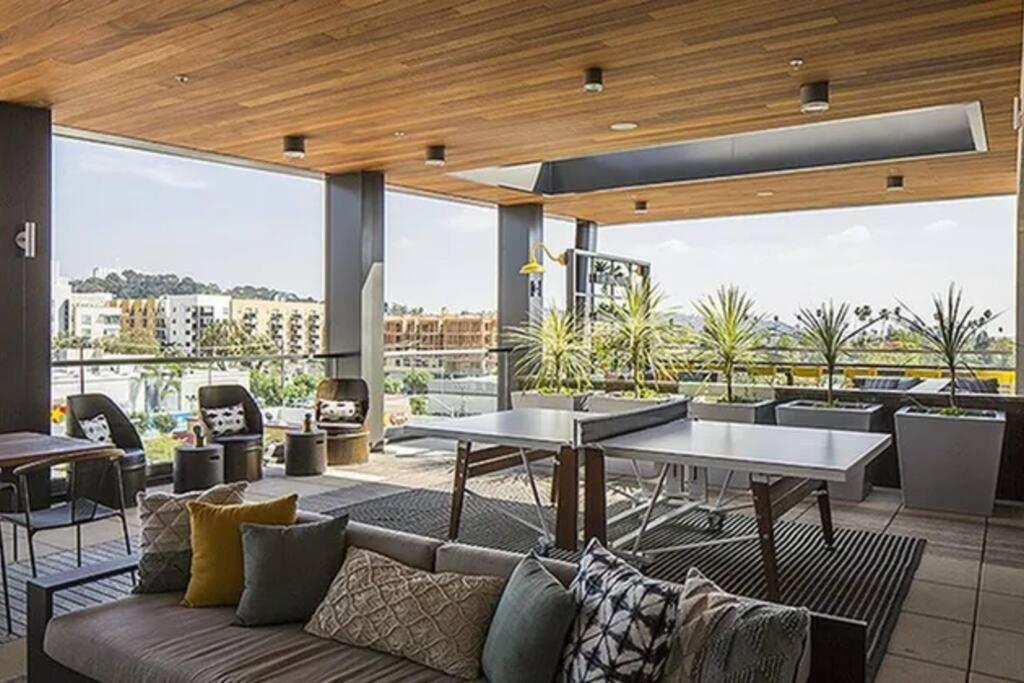 Modern And Lavish Apartment グレンデール エクステリア 写真