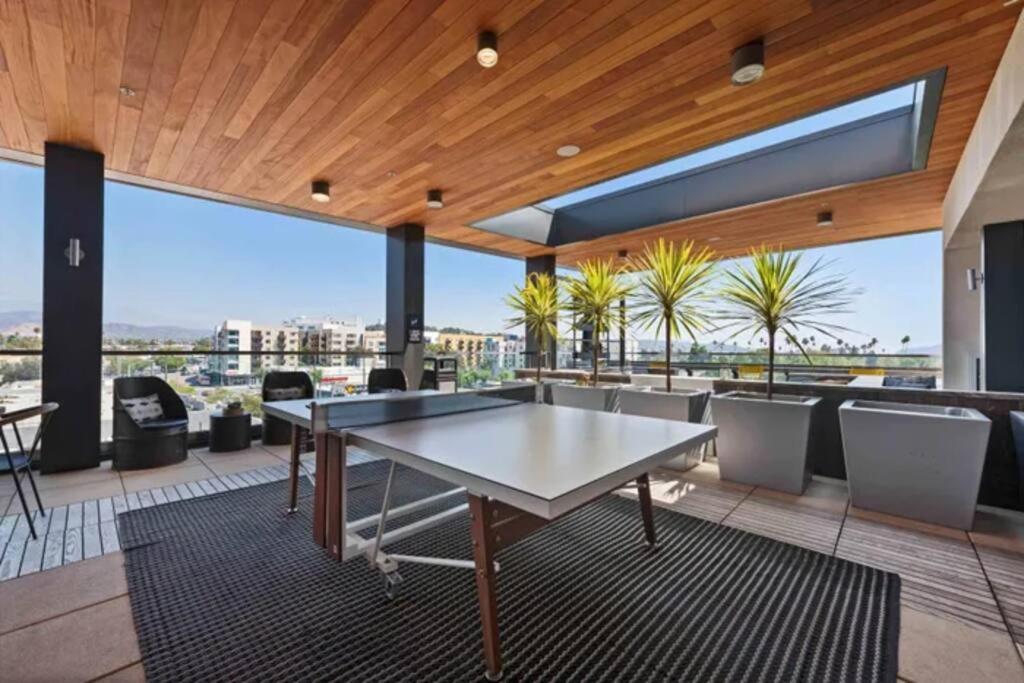 Modern And Lavish Apartment グレンデール エクステリア 写真