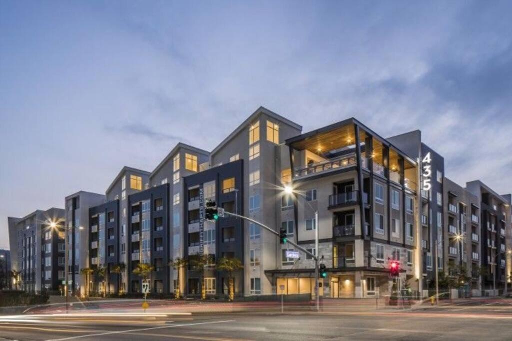 Modern And Lavish Apartment グレンデール エクステリア 写真